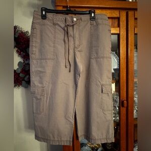 Gloria Vanderbilt Tan capri cargo pants 14p